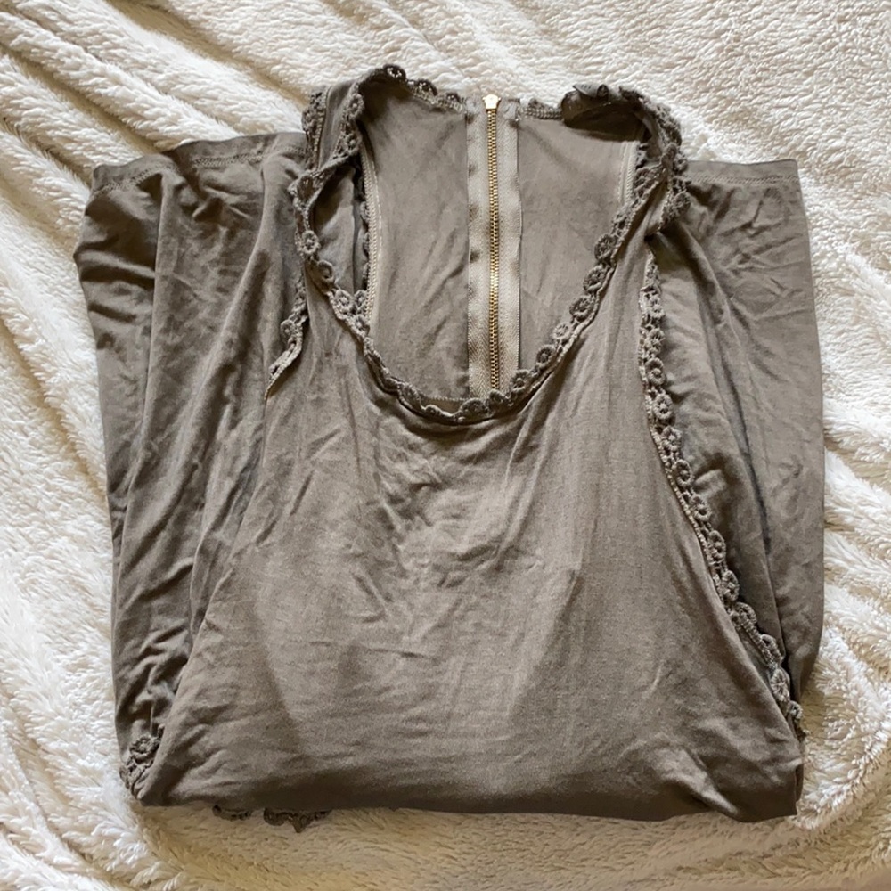 Gray tank top